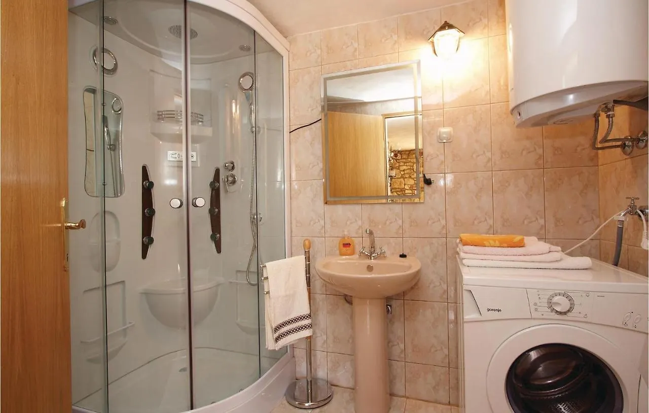 2 Bedroom Awesome Home In Puntera 0*,