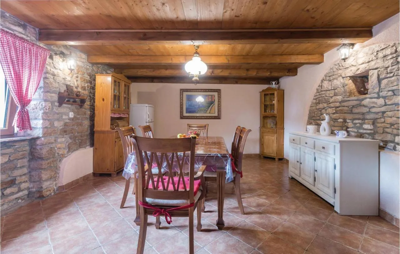 2 Bedroom Awesome Home In Puntera Croatia