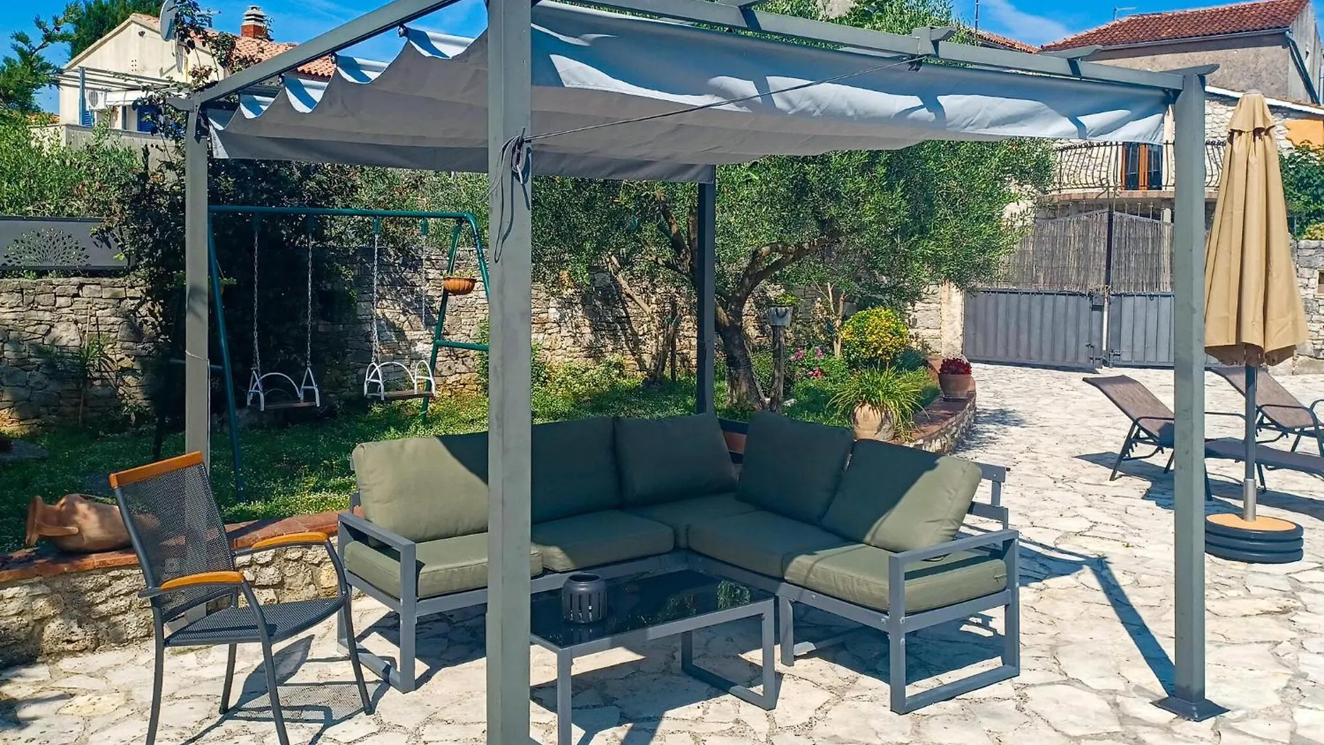2 Bedroom Awesome Home In Puntera Croatia