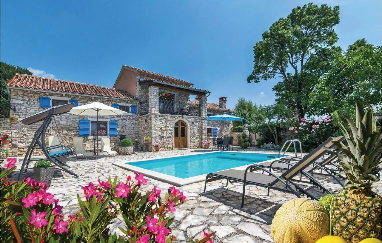 2 Bedroom Awesome Home In Puntera Holiday home